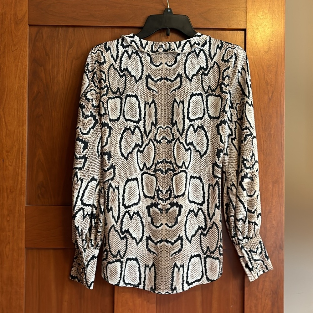 CAbi Serpentine Blouse 3759 Long Sleeve XS Snake Print - Picture 6 of 10